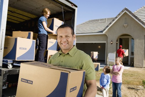 Streatham removals team providing quick loading and transport service